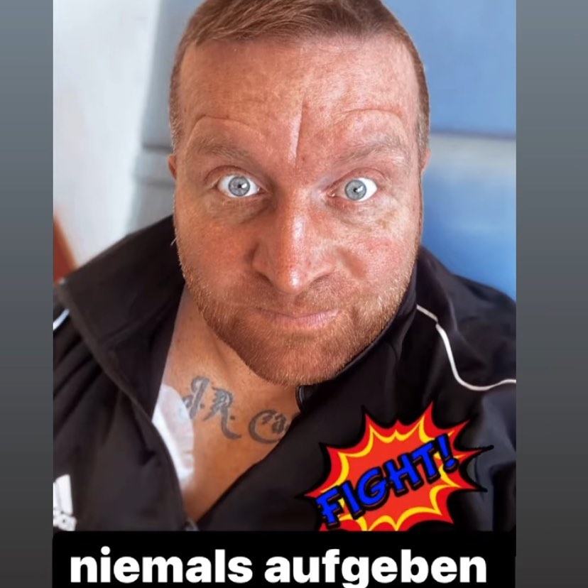 unfassbar Leute wie ich mich über jede einzelne Nachricht gefreut habe. 

Ganz großes Danke 🙏 ❤️

Euer Gesichtsschnitzel Funghi Al Dente

#krebsblogger #krebsisteinarschloch #krebskämpfer #krebskrank #cancer #cancerfighter #lifestyle #lifeisgood #lifeisbeautiful #lifecoaching #lifegoals #lifeofadventure #love #selfie #healthylifestyle #healthy #gesundheit #gesundleben #krank #krankheit #lebensfreude #lebengenießen #lebensqualität #lebedeinleben #lebensmotto #fickdichkrebs #zitate#darmkrebs