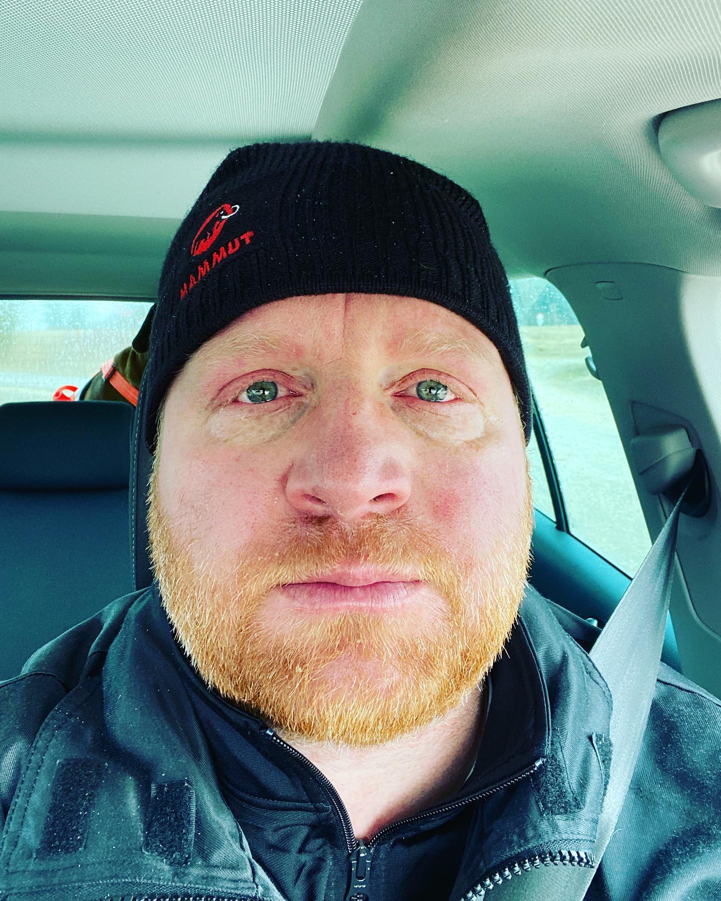 Dieses Bild erinnert mich wirklich an eine ganz blöde Zeit …. ich lache viel mach viel blödes viel Quatsch … aber am Ende des Tages hab dich ch unheilbaren Krebs ….. 

Das zu akzeptieren ist schwer … drückt oftmals unverhofft und lässt mich spontan losheulen … passt oftmals auch nicht in die Situationen in denen man grad ist … aber aushalten muss man das nicht … manchmal einfach losheulen und zu sich selbst ehrlich sein …. Trotz Glitzer und Instagram perfekte Welt … auch das hier ist Krebs… auch das hier ist kämpfen und auch das hier ist Verzweiflung… wieso ? Wieso ich ? ….

Sobald ich diese Situationen hinter mir habe heißt es wieder Fokussiertes kämpfen ….

Der ist totkrank und lacht trotzdem … ja momentan lache ich …. Aber manchmal bin auch das hier ich …  ohne Filter …

Zum Glück passiert sowas nur ganz ganz selten ☺️🤘🏻 

#krebsblogger #krebsisteinarschloch #krebskämpfer #krebskrank #cancer #cancerfighter #lifestyle #lifeisgood #lifeisbeautiful #lifecoaching #lifegoals #lifeofadventure #love #selfie #healthylifestyle #healthy #gesundheit #gesundleben #krank #krankheit #lebensfreude #lebengenießen #lebensqualität #lebedeinleben #lebensmotto #fickdichkrebs #zitate#darmkrebs