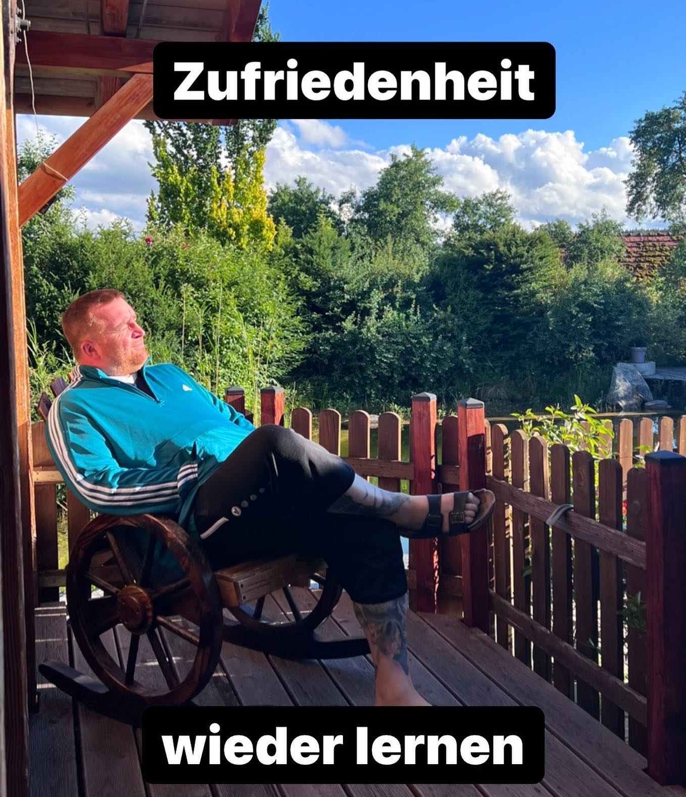 … lernen wieder zufriedener zu sein. Den Moment mal zulassen. Nicht zu verwechseln mit Zuversicht. 

Eines meiner bisher schwersten Aufgaben, die mal gut und mal weniger oder sogar mal sehr gut möglich sind (wie auf diesem Bild)

Ich muss das wirklich üben … der Schatten ist sofort da, aber auch wenn es nur ein kurzer Moment im Licht ist, lohnt sich jeglicher Kampf 🤓🫵 

#krebsblogger #krebsisteinarschloch #krebskämpfer #krebskrank #cancer #cancerfighter #lifestyle #lifeisgood #lifeisbeautiful #lifecoaching #lifegoals #lifeofadventure #love #selfie #healthylifestyle #healthy #gesundheit #gesundleben #krank #krankheit #lebensfreude #lebengenießen #lebensqualität #lebedeinleben #lebensmotto #fickdichkrebs #zitate