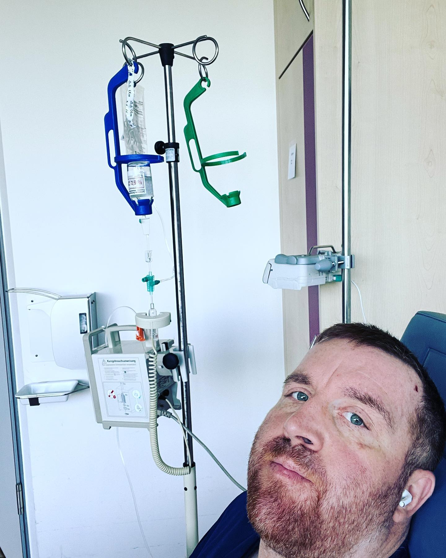 Da läuft der Saft ins Kölbchen rein ☺️🤞
 

Chemotag 🤞🍾🎈die  Hoffnung stirbt zuletzt 

#krebsblogger #krebsisteinarschloch #krebskämpfer #krebskrank #cancer #cancerfighter #lifestyle #lifeisgood #lifeisbeautiful #lifecoaching #lifegoals #lifeofadventure #love #selfie #healthylifestyle #healthy #gesundheit #gesundleben #krank #krankheit #lebensfreude #lebengenießen #lebensqualität #lebedeinleben #lebensmotto #fickdichkrebs #zitate#darmkrebs #palliativ