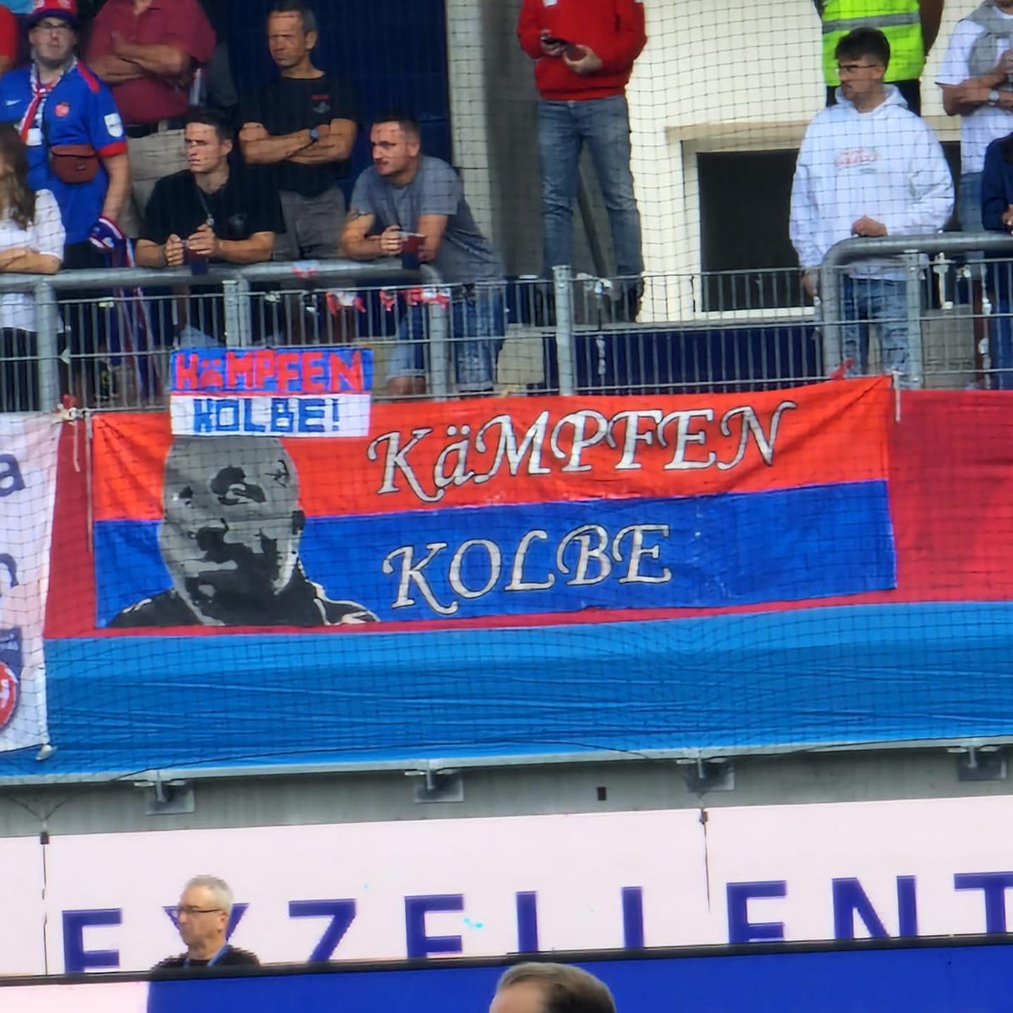 Jungs ich bin ab nächsten Heimspiel wieder auf der Osttribüne mit Dauerkarte (ermäßigt) bin ja schließlich behindert 🙏👌🫶 freu mich so sehr und dann mach mer nen fettes Foto vor dem Banner 

Danke und bis bald @leonardskw_1846 @maxx_hdh und alle andern.

@fch_1846 @heidenheim.de @fanprojekt_heidenheim @hei

#krebsisteinarschloch#darmkrebs#krebskämpfer #krebskrank #cancer #cancerfighter #lifestyle #lifeisgood #lifeisbeautiful #lifecoaching #paliativ #darmkrebs#lifeofadventure #love #selfie #healthylifestyle #healthy #gesundheit #gesundleben #krank #krankheit #lebensfreude #lebengenießen #lebensqualität #lebedeinleben #lebensmotto #fickdichkrebs #zitate