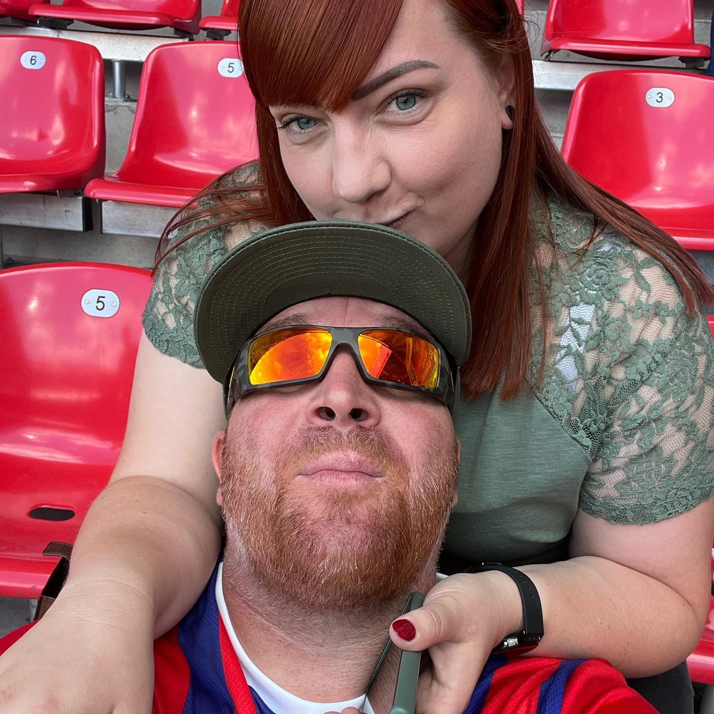 Jungs ich bin ab nächsten Heimspiel wieder auf der Osttribüne mit Dauerkarte (ermäßigt) bin ja schließlich behindert 🙏👌🫶 freu mich so sehr und dann mach mer nen fettes Foto vor dem Banner 

Danke und bis bald @leonardskw_1846 @maxx_hdh und alle andern.

@fch_1846 @heidenheim.de @fanprojekt_heidenheim @hei

#krebsisteinarschloch#darmkrebs#krebskämpfer #krebskrank #cancer #cancerfighter #lifestyle #lifeisgood #lifeisbeautiful #lifecoaching #paliativ #darmkrebs#lifeofadventure #love #selfie #healthylifestyle #healthy #gesundheit #gesundleben #krank #krankheit #lebensfreude #lebengenießen #lebensqualität #lebedeinleben #lebensmotto #fickdichkrebs #zitate