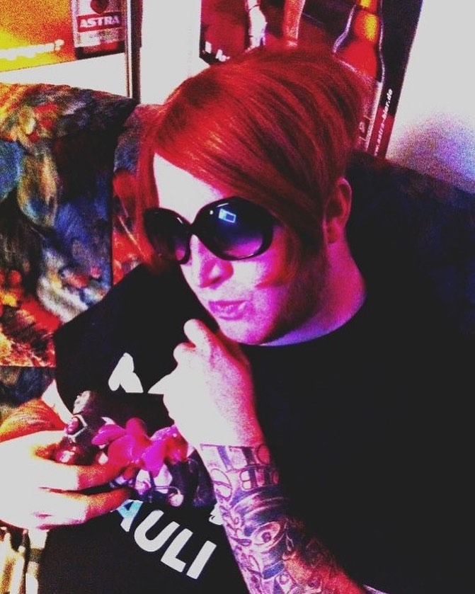 Damals 😉😀 als man kucken noch mit a geschrieben hat 

Ja das bin ich wirklich 🚨 und ja das sind meine echten Haare 

#krebsisteinarschloch#darmkrebs#krebskämpfer #krebskrank #cancer #cancerfighter #lifestyle #lifeisgood #lifeisbeautiful #lifecoaching #paliativ #darmkrebs#lifeofadventure #love #selfie #healthylifestyle #healthy #gesundheit #gesundleben #krank #krankheit #lebensfreude #lebengenießen #lebensqualität #lebedeinleben #lebensmotto #fickdichkrebs #zitate