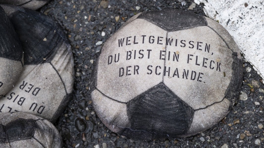 Keine Sekunde meiner Lebenszeit schau ich mir das an …….. 

#krebsisteinarschloch#darmkrebs#krebskämpfer #krebskrank #cancer #cancerfighter #lifestyle #lifeisgood #lifeisbeautiful #lifecoaching #paliativ #darmkrebs#lifeofadventure #love #selfie #healthylifestyle #healthy #gesundheit #gesundleben #krank #krankheit #lebensfreude #lebengenießen #lebensqualität #lebedeinleben #lebensmotto #fickdichkrebs #zitate