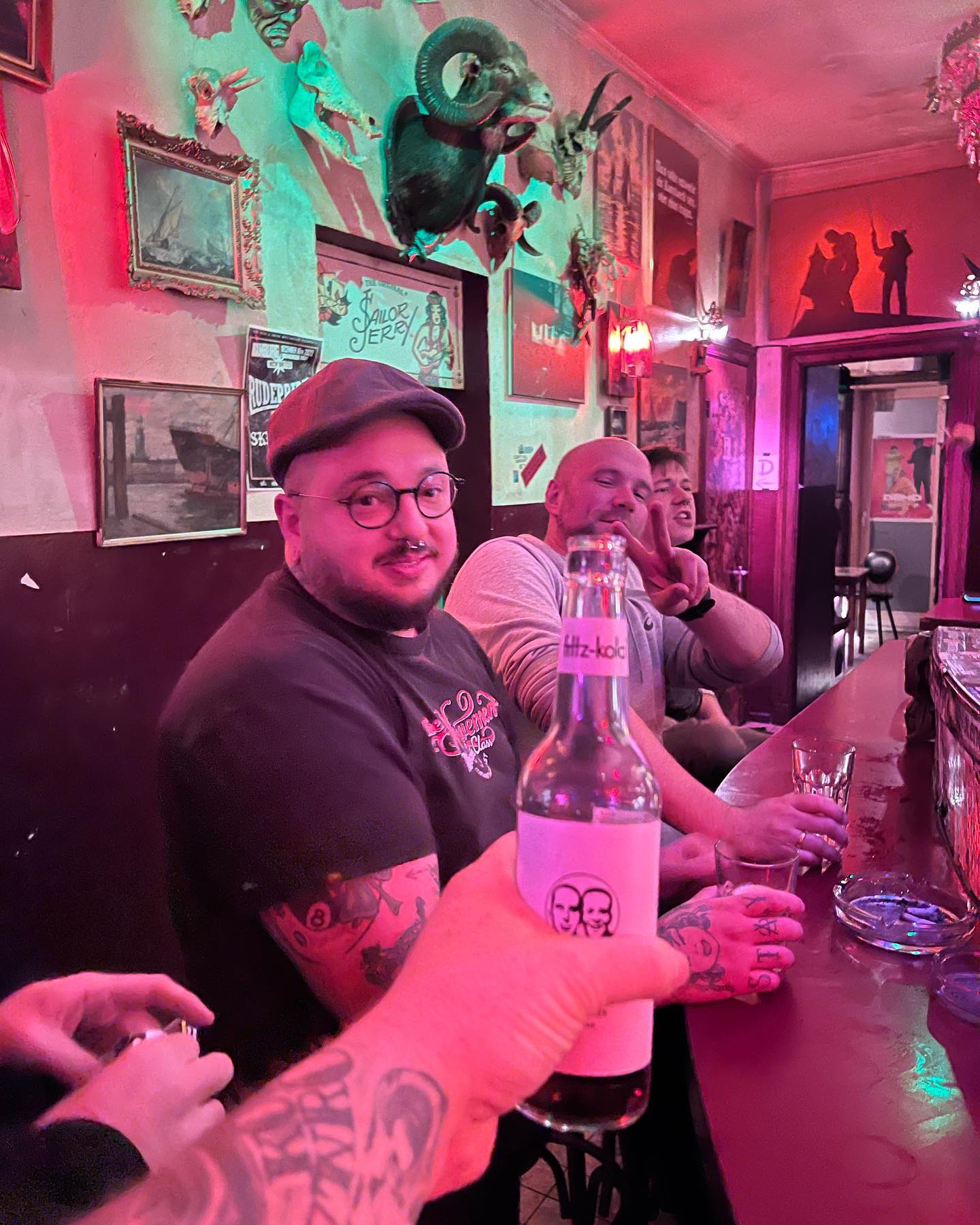 Unvergessen ♥️♥️

Jungs ich bin euch so unendlich dankbar. Wie toll einfach. Ich wurde nach Hamburg entführt. Standesgemäßes Hotel auf der Reeperbahn. Schöne Feier mit viel Lachen viel Essen Trinken Party und einfach mal kein Krebs haben. 

Kann das nicht in Worte fassen wie gut mir das tat ❤️❤️❤️❤️🚨🚨🚨👍👍👍

Unbedingt wieder 🤘🤘🤘 Punkrock und Heavy Metal 🎸 💪🏻

#darmkrebs#krebskämpfer #krebskrank #cancer #cancerfighter #lifestyle #lifeisgood #lifeisbeautiful #lifecoaching #paliativ #darmkrebs#lifeofadventure #love #selfie #healthylifestyle #healthy #gesundheit #gesundleben #krank #krankheit #lebensfreude #lebengenießen #lebensqualität #lebedeinleben #lebensmotto #fickdichkrebs #zitate