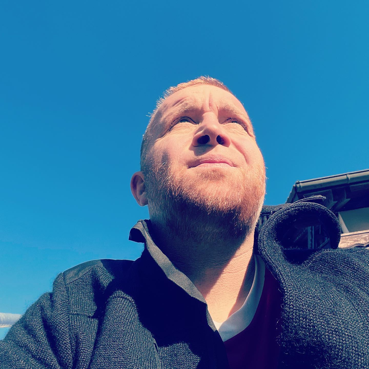 Egal was du Arschloch noch mit mir zu tun gedenkst ….. ich werde aufstehen … ich werde die nächste Hürde übersteigen und dir den Mittelfinger zeigen … du hast mir so viel genommen … meine Humor und mein unfassbarer Wille werden dir noch zeigen was in mir steckt…. Ich steh auf … ich geh campen …. Ich leg mich hin lass mich operieren… ich heule ich heile und ich lach dich aus. Manchmal bin ich wütend …. Aber heute bin ich DIR überlegen …. Heute stehe ich wieder auf und geh raus … und zeig mir selber was ich schaffen kann wenn ich nur will … heute mach ich nen Mini Ausflug…. Heute trink ich nen Spezi …. Und ich lach dich dabei aus ….

Niemals aufgeben … der nächste MiNi Urlaub ist in meinen Träumen angekommen .. mach dich auf was gefasst ….nichts ist vorbei … 😉🤘🤘

#krebsisteinarschloch #darmkrebs#krebskämpfer #krebskrank #cancer #cancerfighter #lifestyle#cancerblogger #lifeisgood #lifeisbeautiful #lifecoachin #palliativ #darmkrebs#lifeofadventure #love #selfie #healthylifestyle #healthy #gesundheit #gesundleben #krank #krankheit #lebensfreude #lebengenießen #lebensqualität #lebedeinleben #lebensmotto #fickdichkrebs #zitate #fckcancer