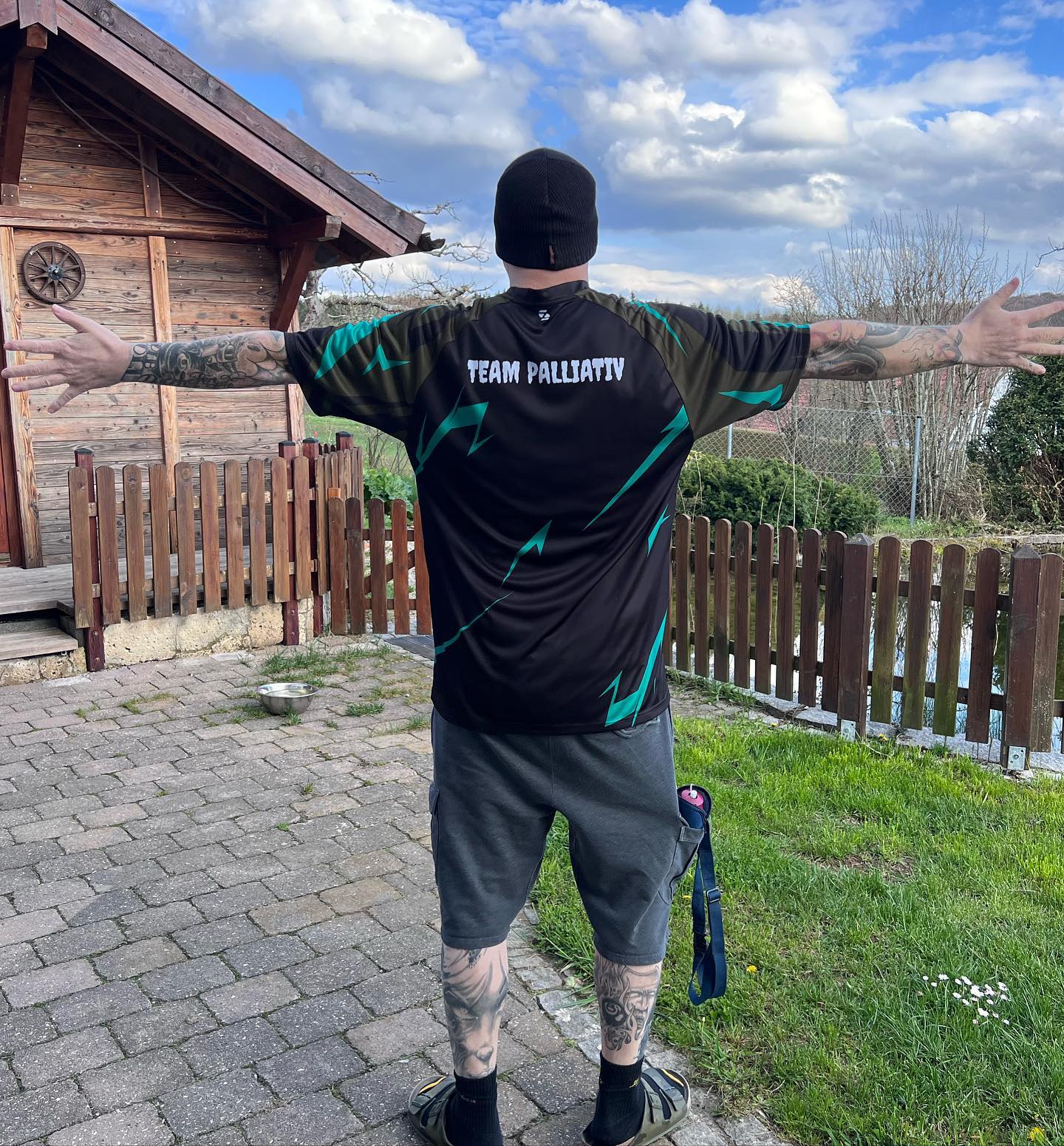 Cancerbusters
Team Palliativ 

Meine neues Fighter Trikot. 💪🏻💪🏻💪🏻💪🏻💪🏻

Jeder Kämpfer braucht auch eine geeignete Garnitur 🤌🤘

#krebsisteinarschloch #darmkrebs#krebskämpfer #krebskrank #cancer #cancerfighter #lifestyle#cancerblogger #lifeisgood #lifeisbeautiful #lifecoachin #palliativ #darmkrebs#lifeofadventure #love #selfie #healthylifestyle #healthy #gesundheit #gesundleben #krank #krankheit #lebensfreude #lebengenießen #lebensqualität #lebedeinleben #lebensmotto #fickdichkrebs #zitate 
#fckcancer
