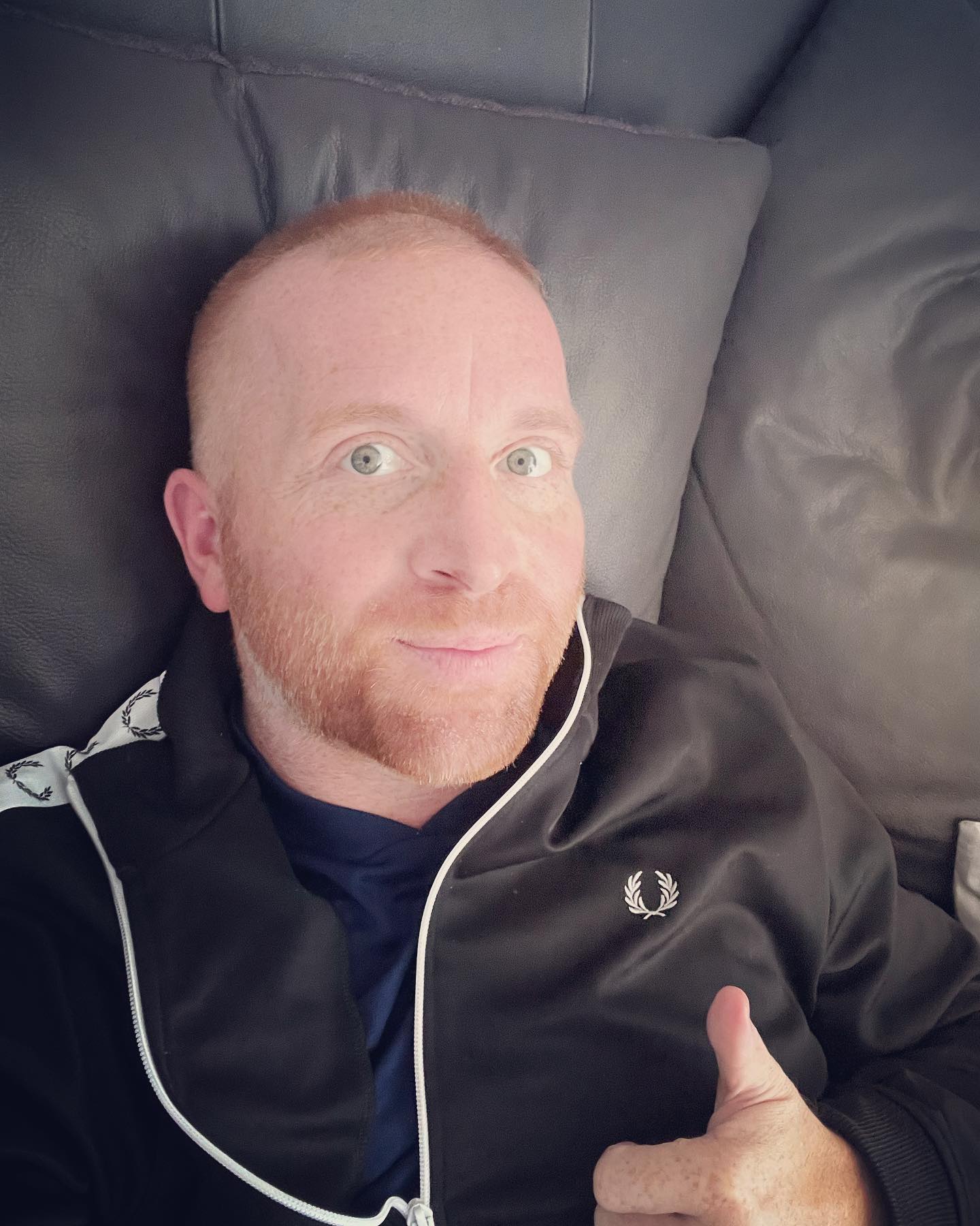 Einfach mal ein paar schöne Tage gehabt. Morgen geht’s weiter mit der Chemotherapie.

Schön verrückt das man sich darauf irgendwie freut. Auf 3-4 Tage Nebenwirkungen Üble Kopfschmerzen und manchmal einfach nur Schmerzen und Harte Polineuro usw ……

Wie kann man sich darauf freuen ?  Weil es gewohnheitsmäßig alle Wochen passieren muss. ….. weil man das Gefühl hat was zu tun, auch wenns unfassbar Kraft kostet…. Wieso ?

Ach die Hoffnung einfach dass es irgendwie hilft und mir Zeit schenkt ✌️👍

#krebsisteinarschloch #darmkrebs#krebskämpfer #krebskrank #cancer #mutmacher #cancerfighter #lifestyle#cancerblogger #lifeisgood #lifeisbeautiful #lifecoachin #palliativ #darmkrebs#lifeofadventure #dasistpalliativ #selfie #healthylifestyle #healthy #gesundheit #gesundleben #krank #krankheit #lebensfreude #darmkrebskämpfer #krebskrank  #cancerfighter #lebedeinleben #lebensmotto #fickdichkrebs #zitate 
#fckcancer