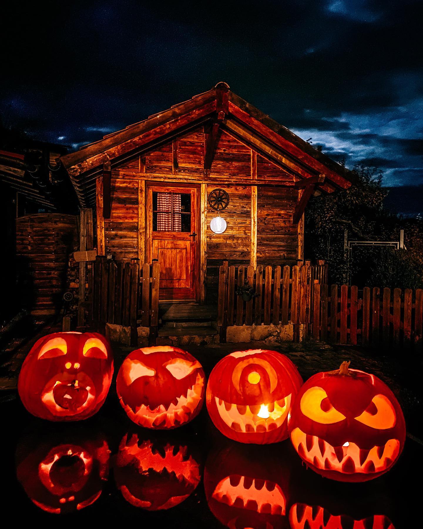 @san.smile24 @tantejani @benelli_bottura und Johannes

Juhuuuu Kürbisse schnitzen