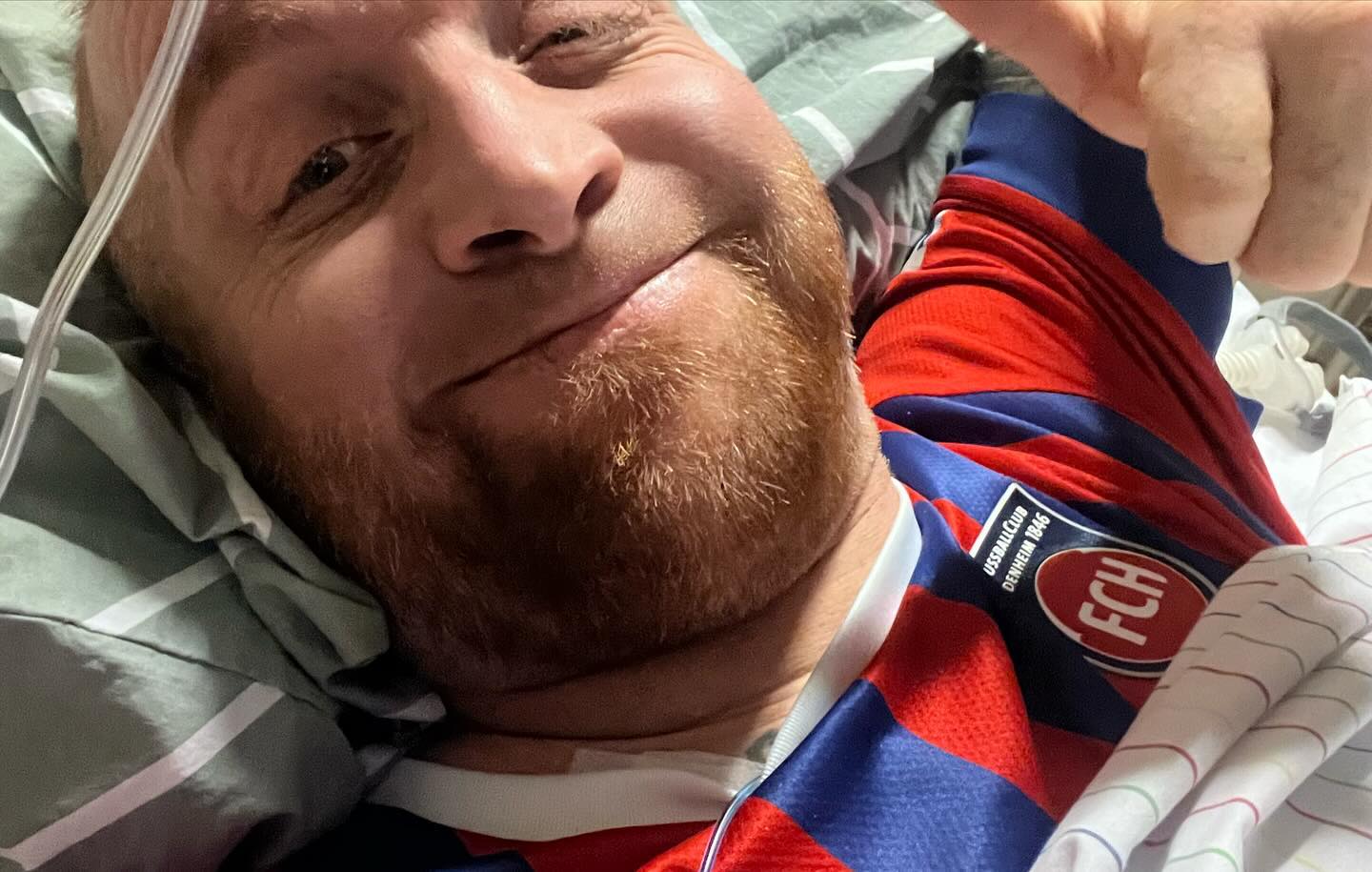 Die folgenden Bilder sind nicht nicht für  jeden geeignet. Hier ging’s mir wirklich super schlecht. Nichts desto trotz geht’s mir gut damir die Bilder zu sehen und mich erinnern. Wie stark ich gekämpft habe und wie viel Power habe. Wenn der Beastmode aktiviert ist. Wie viel ist da möglich ? Einfach alles wäre da möglich. 

Hier sieht man den eisernen Willen und jedes Feuer in meinen Augen diesem scheiss Krebs mit allem was ich habe zu begegnen. Meine ganze Kraft und meine Power bekommst du zu spüren, meine Wut, Trauer Hass und Schmerz du bekommst alles zu spüren. Bis du für immer gehst 💪🏻💪🏻💪🏻💪🏻

Ich gebe niemals auf. 💪🏻💪🏻💪🏻💪🏻

FUCK CANCER 

Diese Bilder motivieren mich weiterzumachen 💪🏻

We are CANCERBUSTERS

Wie geht’s euch bei solchen Bildern ? Motiviert euch das wenn ihr euch so sehen würdet? Oder kommen da bestimmte Gedanken die man nicht möchte ? 

#krebsisteinarschloch #darmkrebs#krebskämpfer #krebskrank #cancer #mutmacher #cancerfighter #lifestyle#cancerblogger #lifeisgood #lifeisbeautiful #lifecoachin #palliativ #darmkrebs#lifeofadventure #dasistpalliativ #selfie #healthylifestyle #healthy #gesundheit #gesundleben #krank #krankheit #lebensfreude #darmkrebskämpfer #krebskrank  #cancerfighter #lebedeinleben #lebensmotto #fickdichkrebs #zitate 
#fckcancer