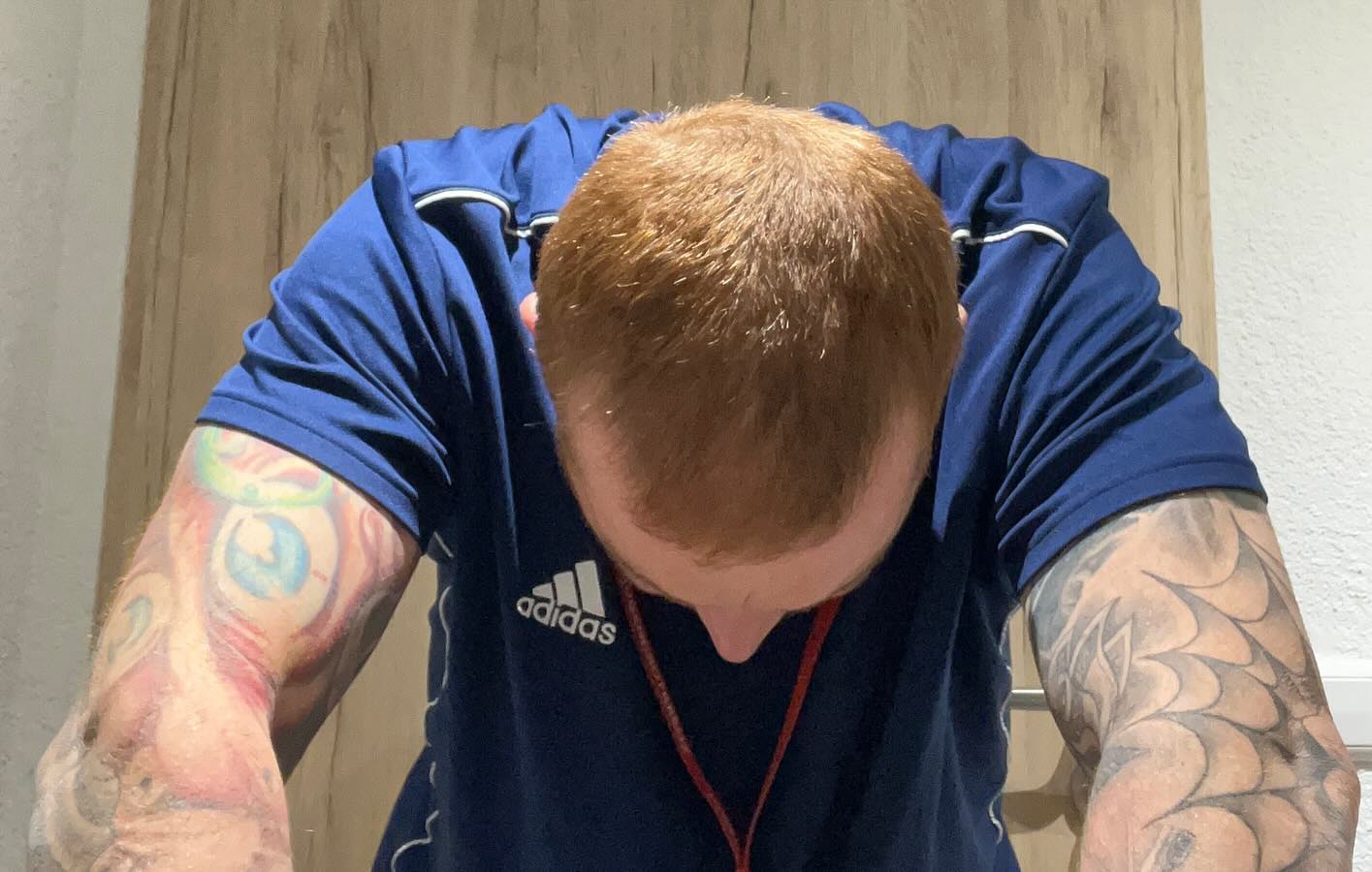 Die folgenden Bilder sind nicht nicht für  jeden geeignet. Hier ging’s mir wirklich super schlecht. Nichts desto trotz geht’s mir gut damir die Bilder zu sehen und mich erinnern. Wie stark ich gekämpft habe und wie viel Power habe. Wenn der Beastmode aktiviert ist. Wie viel ist da möglich ? Einfach alles wäre da möglich. 

Hier sieht man den eisernen Willen und jedes Feuer in meinen Augen diesem scheiss Krebs mit allem was ich habe zu begegnen. Meine ganze Kraft und meine Power bekommst du zu spüren, meine Wut, Trauer Hass und Schmerz du bekommst alles zu spüren. Bis du für immer gehst 💪🏻💪🏻💪🏻💪🏻

Ich gebe niemals auf. 💪🏻💪🏻💪🏻💪🏻

FUCK CANCER 

Diese Bilder motivieren mich weiterzumachen 💪🏻

We are CANCERBUSTERS

Wie geht’s euch bei solchen Bildern ? Motiviert euch das wenn ihr euch so sehen würdet? Oder kommen da bestimmte Gedanken die man nicht möchte ? 

#krebsisteinarschloch #darmkrebs#krebskämpfer #krebskrank #cancer #mutmacher #cancerfighter #lifestyle#cancerblogger #lifeisgood #lifeisbeautiful #lifecoachin #palliativ #darmkrebs#lifeofadventure #dasistpalliativ #selfie #healthylifestyle #healthy #gesundheit #gesundleben #krank #krankheit #lebensfreude #darmkrebskämpfer #krebskrank  #cancerfighter #lebedeinleben #lebensmotto #fickdichkrebs #zitate 
#fckcancer