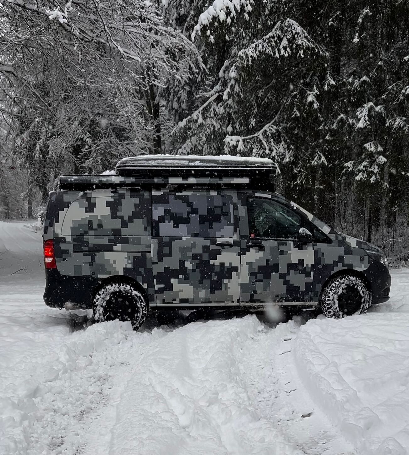 Nur hier fühlt er sich zuhause. Kennt ihr das auch ? Ein komplett wohlfühlen Lager ? 4 Wände wo Krebs so gar keine Bedeutung hat. Für mich der Wald in unserem Traum-Camper. Hier sind 7 gerade und nix die ganze Welt kann mich am Arsch lecken. Gute Laune Zone. @tantejani ist die beste Pilotin.

Wie ist es bei euch ? Euer Wohlfühlort ? wo Krankheit keine Chance hat. 

#krebsisteinarschloch #darmkrebs#krebskämpfer #krebskrank #cancer #mutmacher #cancerfighter #lifestyle#cancerblogger #lifeisgood #lifeisbeautiful #lifecoachin #palliativ #darmkrebs#lifeofadventure #dasistpalliativ #selfie #healthylifestyle #healthy #gesundheit #gesundleben #krank #krankheit #lebensfreude #darmkrebskämpfer #krebskrank  #cancerfighter #lebedeinleben #lebensmotto #fickdichkrebs #zitate 
#fckcancer