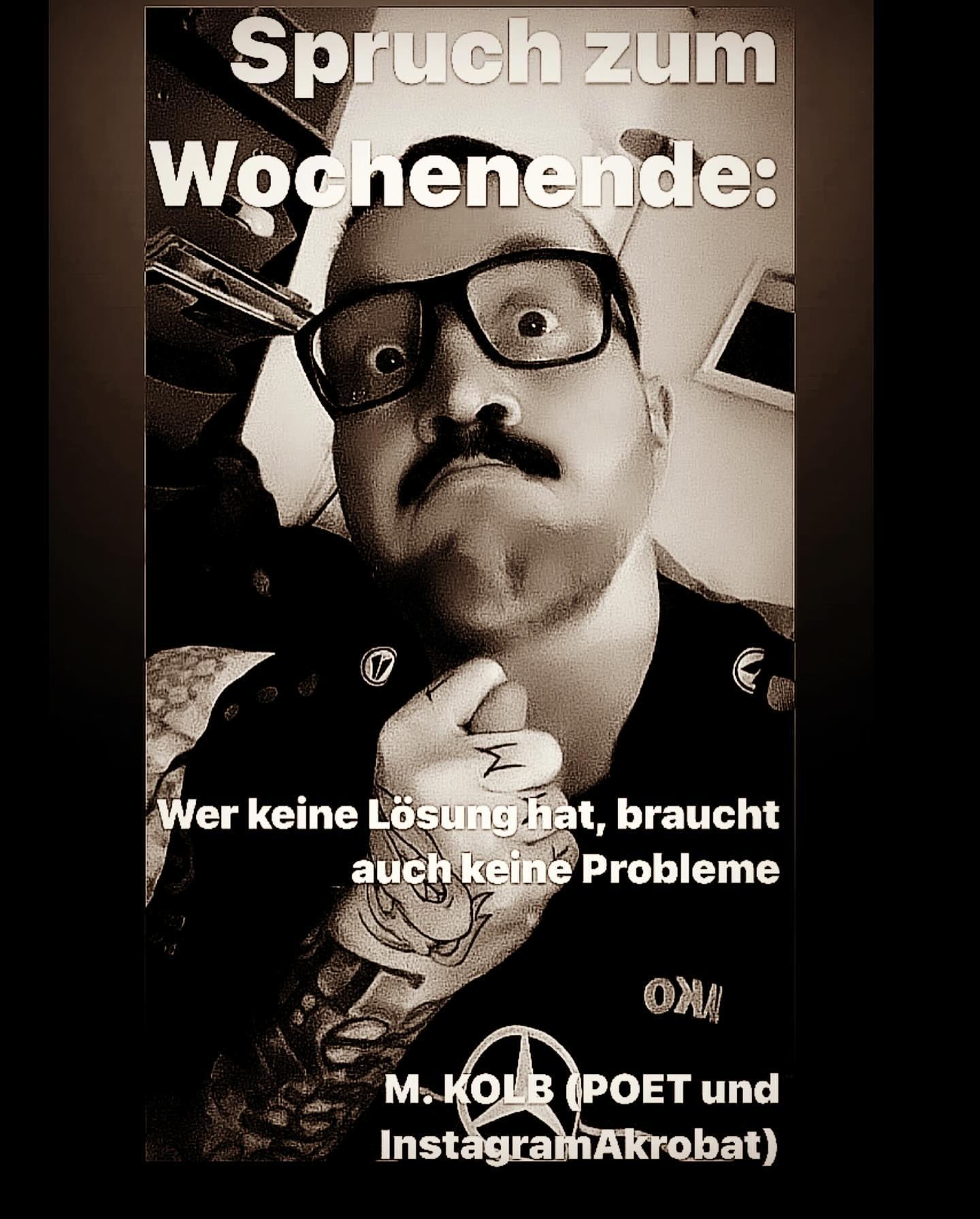 Als Palliativpatient frag ich mich oft was dich denn jetzt tun kann grade ? In Momenten, wo meine Krankheit wenig Platz einnimmt komme ich trotzdem ins zweifeln. Wie lang geht das ? Lange nichts geplatzt, lange nichts geblutet innerlich, da stimmt doch was nicht heute, normalerweise muss ich jetzt ausruhen. Ich hab in diesem kleinen Moment also kein Problem das mich direkt grad nervt und bin trotzdem auf der Suche nach dem Haken. Anstatt abzuschalten und genießen, dass es grad so ist und du es dir so geht …. Das du es verdienst grade zu lachen und zu genießen, zu verdrängen und zu LEBEN. 

Wenn ich jetzt keine direkte Lösung finde, wieso dann das Problem ? Wieso ?

Eingebrannt durch die Krankheit diese Gedanken, Erfahrungen Wut und Trauer, Selbstzweifel und du bist in einem Loch obwohl du grad was geiles machen könntest bist du traurig manchmal. So sieht es aus im Kopf…. 

Man sucht sich oft Probleme, wobei man auch einfach genießen kann mit ner Latte Einschränkungen zwar, dennoch lässt man zu wenig durch manchmal …. Das muss ich ändern …. Den Augenblick aufsaugen und dieses Arschloch einfach sein lassen für den Moment …. Das ist ein weiterer Baustein zum glücklich sein.

Kennt ihr das auch ?? 

#krebsisteinarschloch #darmkrebs#krebskämpfer #krebskrank #cancer #mutmacher #cancerfighter #lifestyle#cancerblogger #lifeisgood #lifeisbeautiful #lifecoachin #palliativ #darmkrebs#lifeofadventure #dasistpalliativ #selfie #healthylifestyle #healthy #gesundheit #gesundleben #krank #krankheit #lebensfreude #darmkrebskämpfer #krebskrank  #cancerfighter #lebedeinleben #lebensmotto #fickdichkrebs #zitate 
#fckcancer