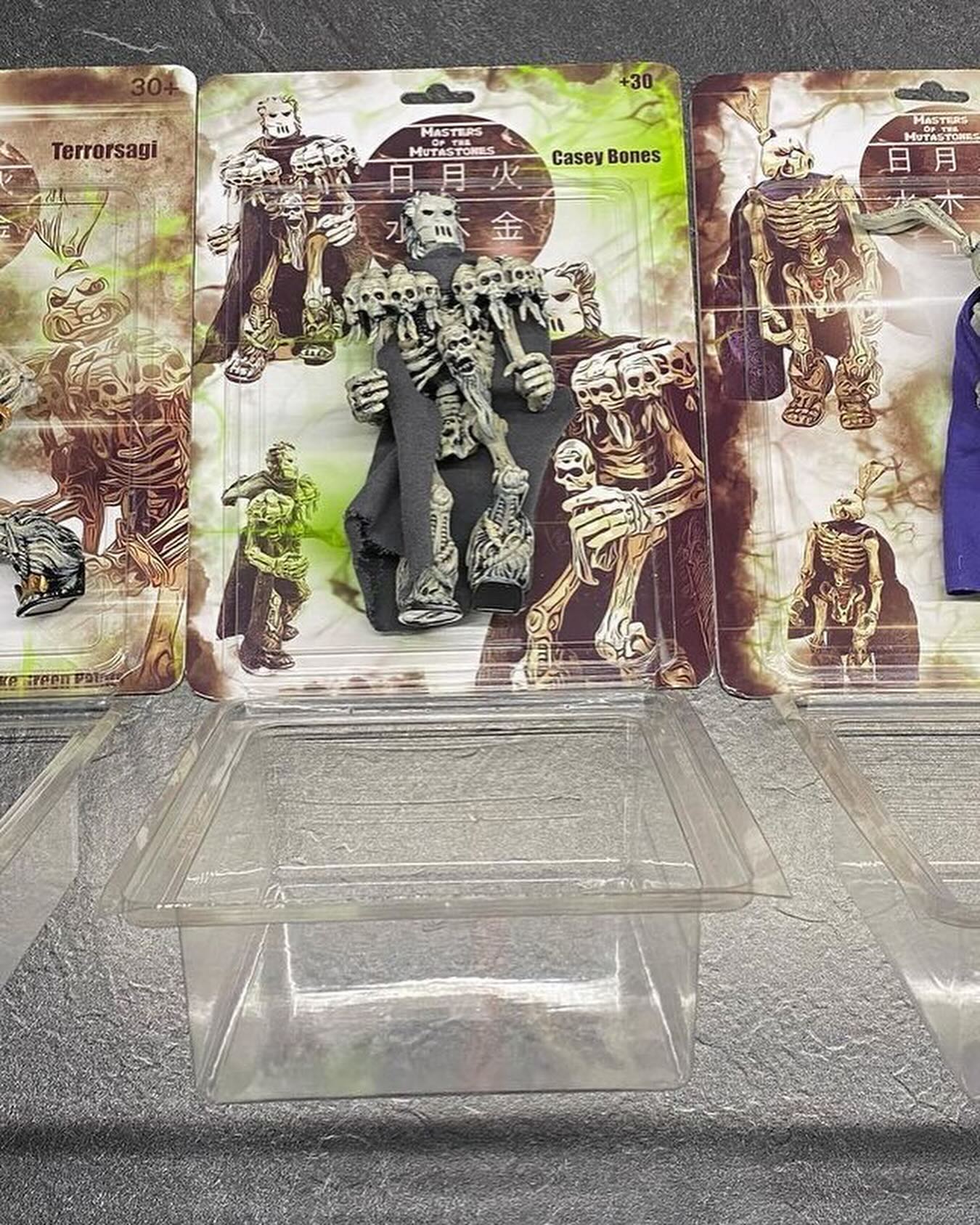 Einfach mal nen anderes Hobby 😉😉 gehört irgendwie zu mir. Kolbe und Spielzeug. Also wieso nicht aus altem was neues machen. Alte Figuren so machen wie ich sie mir kaufen würde. Selbst gießen anmalen Packung neu gestalten usw … unzählige Arbeitsschritte. Und genau das möchte ich weiterhin machen für das kommende Jahr. Hier mal ein Einblick wie man sowas macht bzw. wie ich es gemacht hab.
Witziges Hobby das man auch im Bett im Stuhl usw machen kann. Hab es jetzt 2 Jahre ruhen lassen weil ich soooo gefangen war in meinem Kopf mit Krankheit usw …. 2024 will ich da wieder angreifen. Das ist für mich Therapie. 

#krebsisteinarschloch #darmkrebs#krebskämpfer #krebskrank #cancer #mutmacher #cancerfighter #lifestyle#cancerblogger #lifeisgood #lifeisbeautiful #lifecoachin #palliativ #darmkrebs#lifeofadventure #dasistpalliativ #selfie #healthylifestyle #healthy #gesundheit #gesundleben #krank #krankheit #lebensfreude #darmkrebskämpfer #krebskrank  #cancerfighter #lebedeinleben #lebensmotto #fickdichkrebs #zitate 
#fckcancer